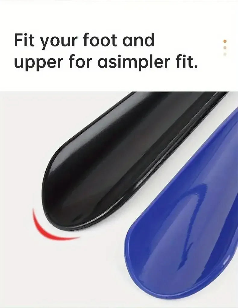 A .A Chausse-pied extra-longue en plastique flexible conçue pour faciliter l'enfilage de chaussures sans effort de flexion.